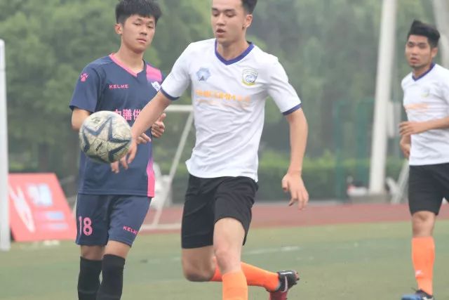 奥尔莫在欧冠对战巴黎时迎来巴萨百场里程碑